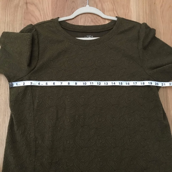 Ann Taylor Loft Top - Picture 5 of 7